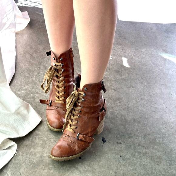 ANTHROPOLOGIE Brown Tan Lace Up Combat Booties Ankle Boot Buckle Zipper Heels 9 - Picture 15 of 16